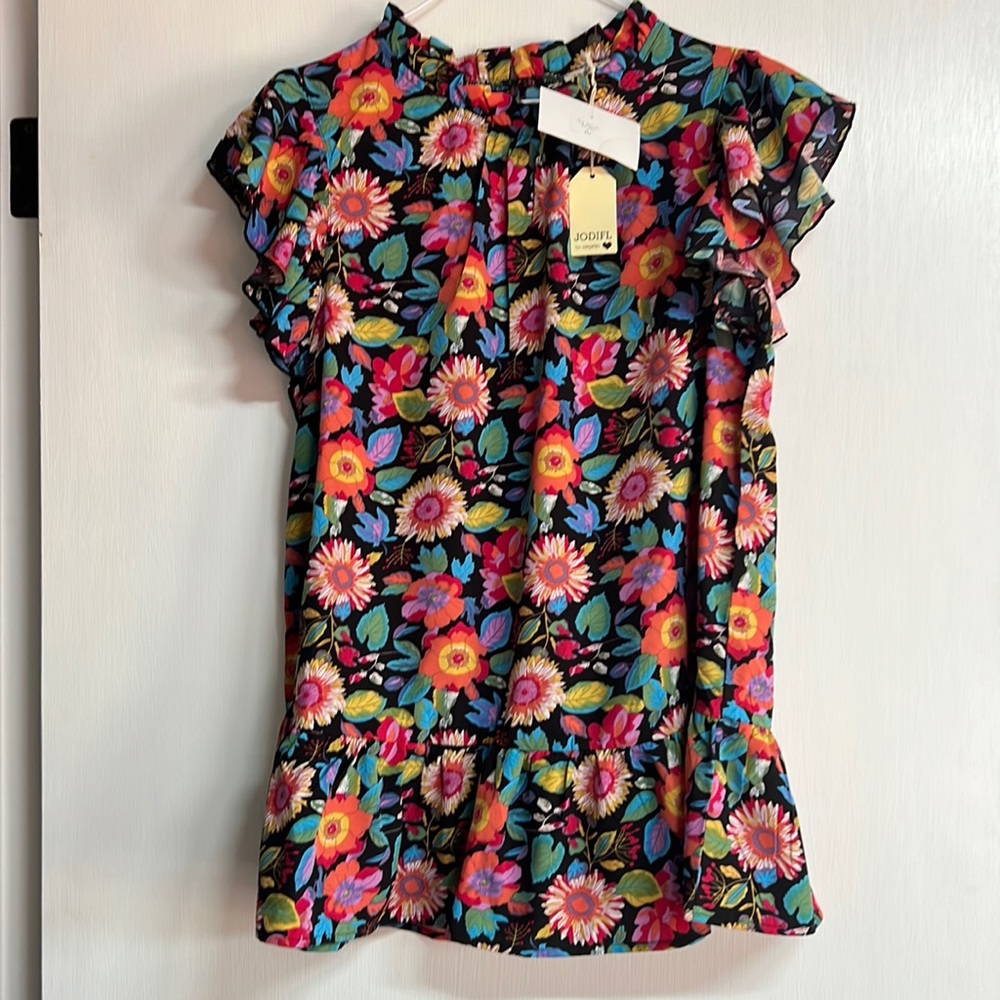 Beautiful Top! Size Large. NWT